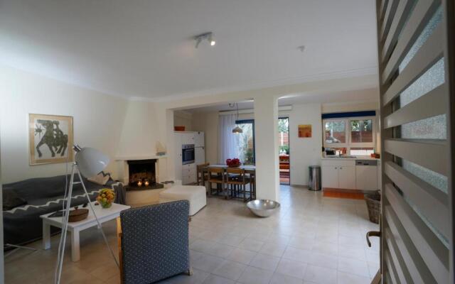 Beach Front House Kalamaki Bungalow