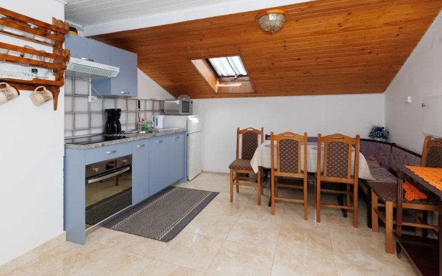 Classic and Trendy Apartment With Terrace