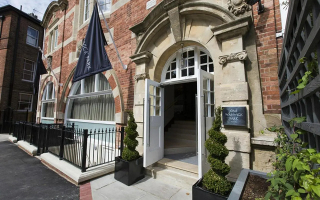 One Warwick Park Hotel