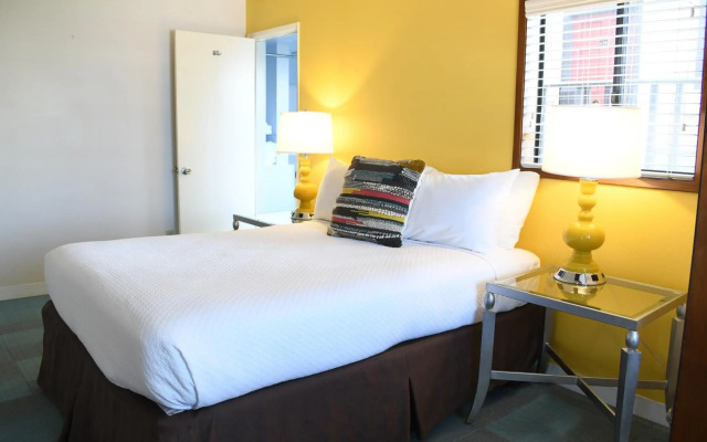La Jolla Cove Suites