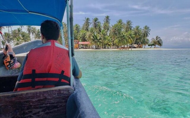 Private bedroom on paradise San Blas Island - Meals Included