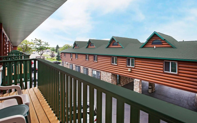 Days Inn by Wyndham Mackinaw City/Bridgeview Area