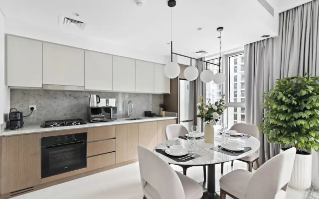 StoneTree - Luxurious 1 BR with Private Beach Access