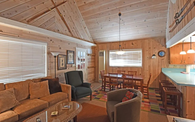 Woodland Chalet 2 mi From Beach Access!