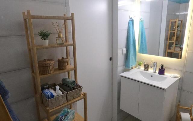 roomaki -tasteful studio in the center w/ parking