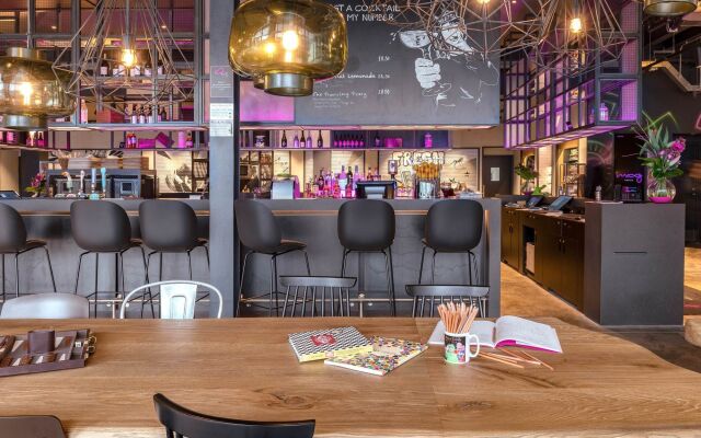 MOXY London Heathrow Airport