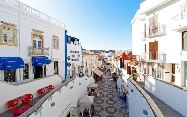 Albufeira Central 1 by Homing