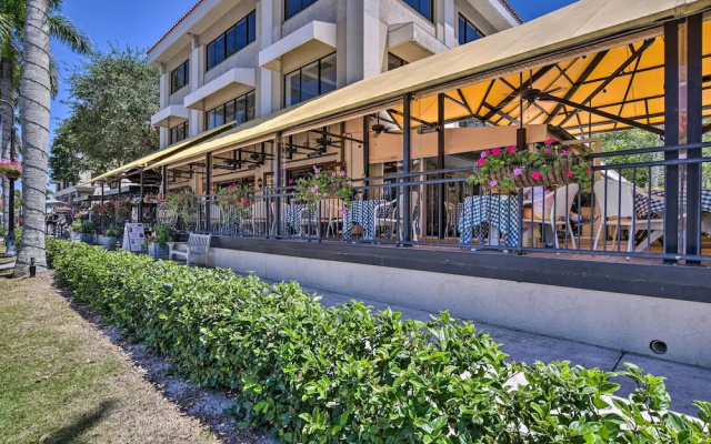 Luxe Naples Escape: Walk to Beach & Downtown!