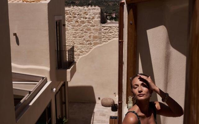 Manili Boutique Suites & Villas