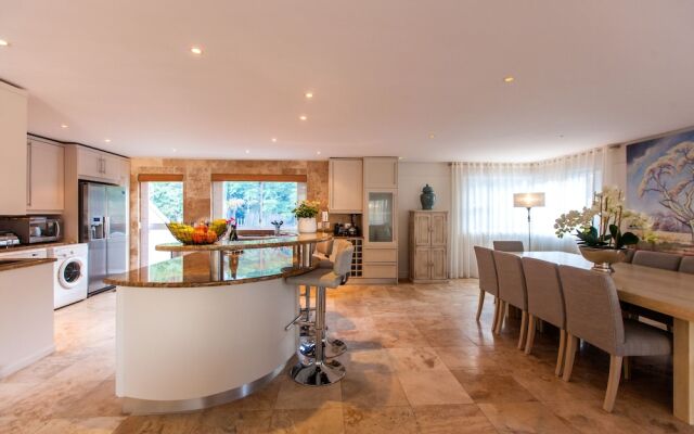 Geneva Drive Luxury Villa