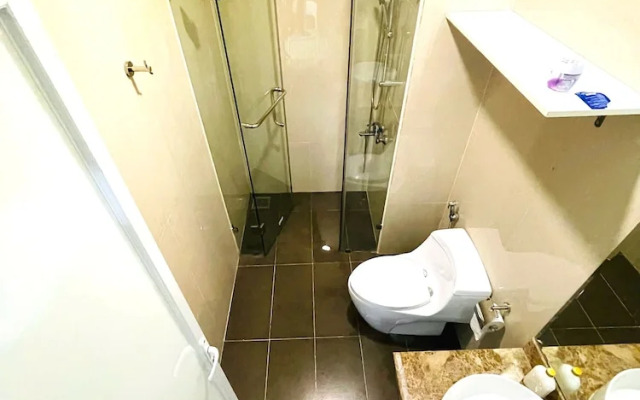 Diamond Suite Golden King