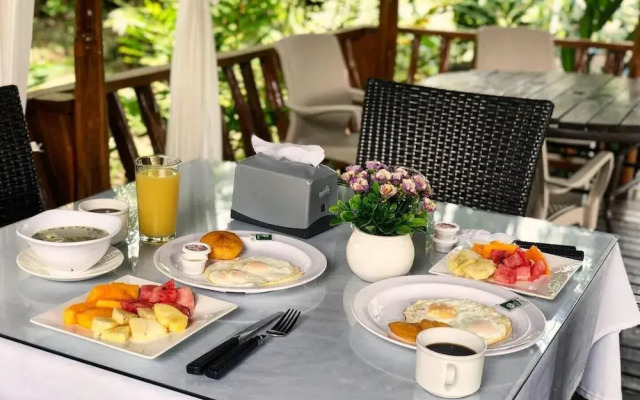 Hotel Madreselva