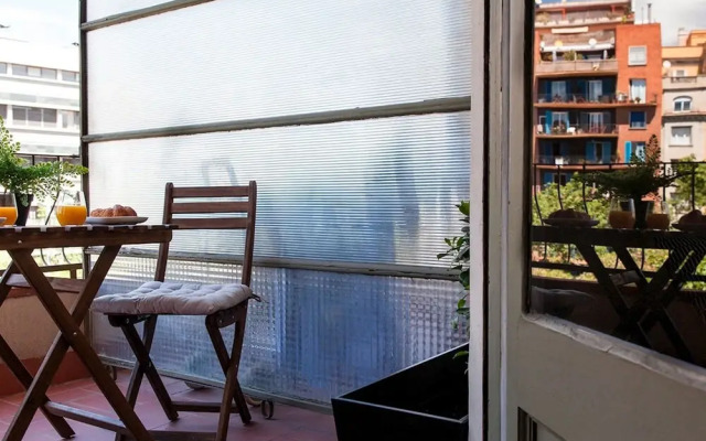 Prime Eixample Hideaway 6 Guests With Balcony by Myrentalhost