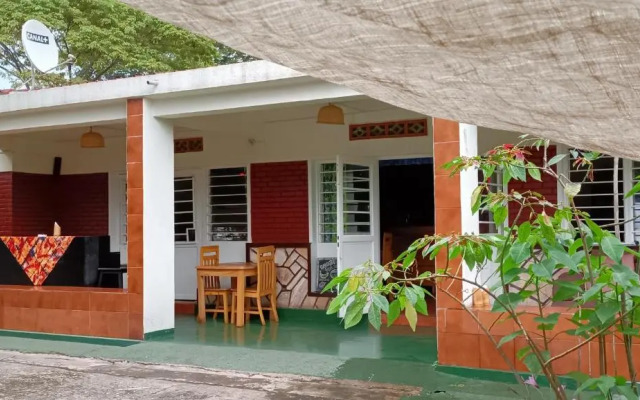 Colibri Taverne & Guest House