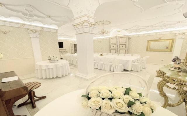 Lake View Luxury Villa and Pool