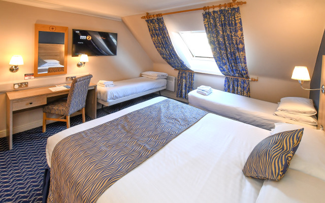 The Queens Hotel & Victoria Cloisters