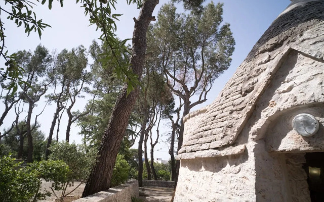 Trullo Bosco Selva Fasano by Typney