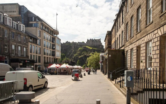 JOIVY Great Location - Lovely Rose St Apt in City Centre