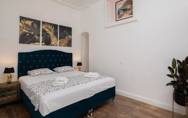 Luxury apartment Toni with patio in the heart of Split