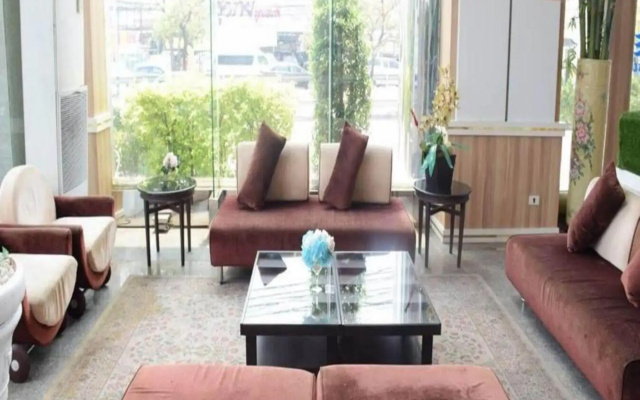 Bay Hotel Srinakarin