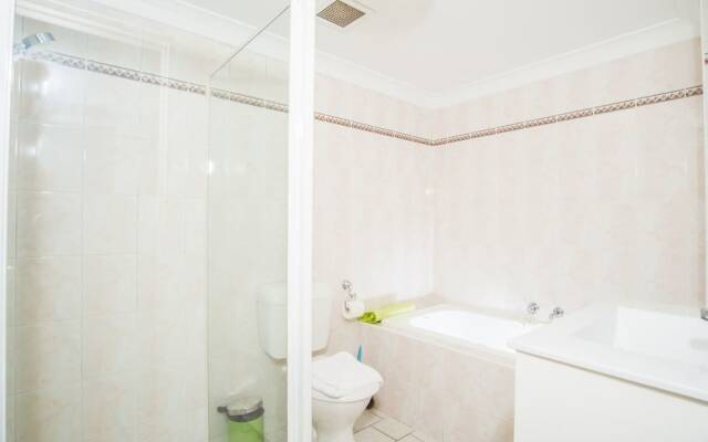 Spacious & Cozy Apartment In Heart Of Redfern
