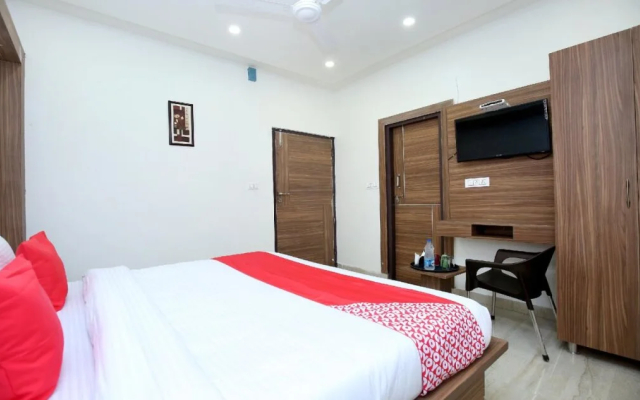 Hotel S7 by OYO Rooms