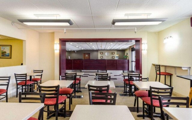 Comfort Inn & Suites Fall River