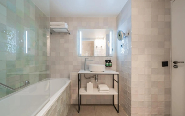 One One Bangkok Hotel