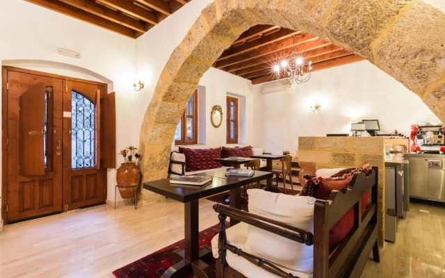 Camelot Traditional & Classic Hotel