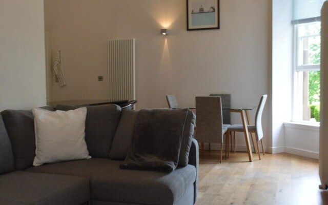 1 Bedroom Flat Next To The Meadows