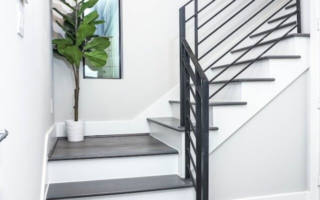 Luxury 3BD Rooftop Home in Dwtwn HTX.