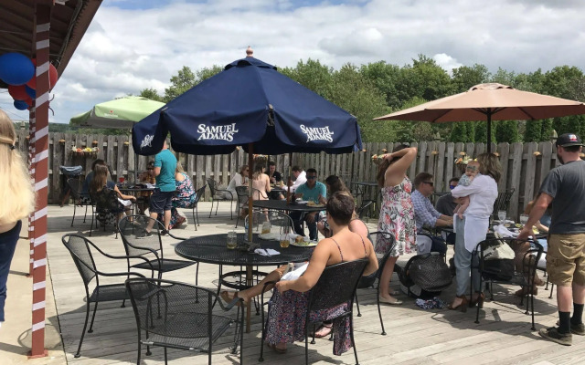 Camelot Restaurant & Inn