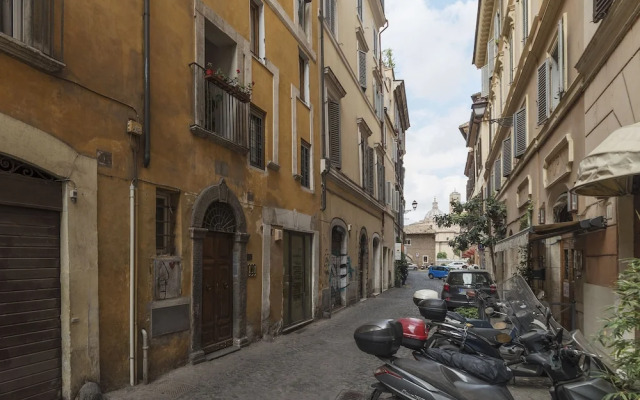 Stylish Flat Domus Aurea