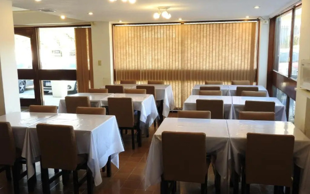 Hotel Tiburones Club