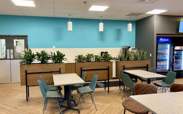 Howard Johnson Express Inn - Winnipeg West