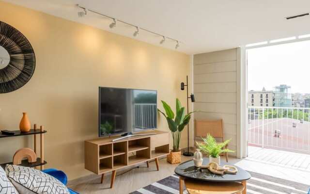 w Lovely 3BR With Modern Balcony in Panama
