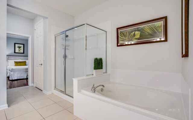 Freshly Remodeled Vista Cay Condo Near Disney!