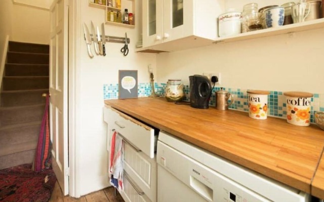 2 Bed House - Sleeps 6 - Garden, Pets, Parking