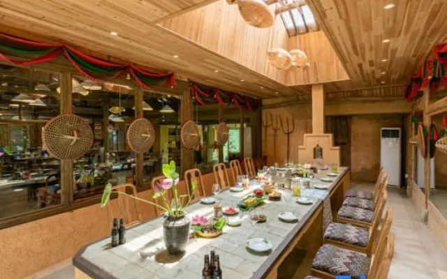 Bishan Oil plant, Bishan Village, Biyang Town, Yixian County, Huangshan City, Anhui province – Restaurant – Huangshan