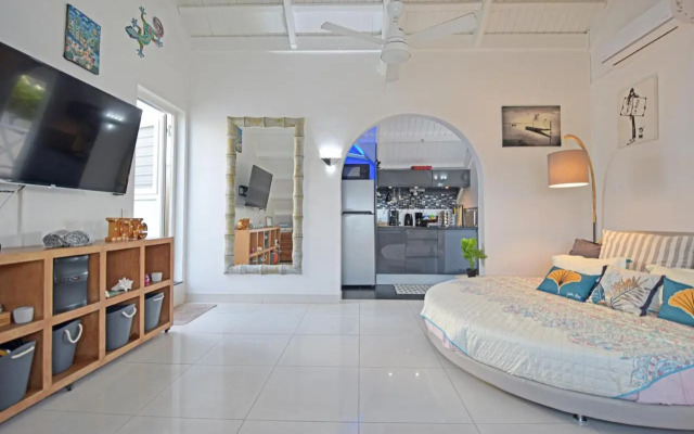 Deja Blue - Comfortable Beachfront condo
