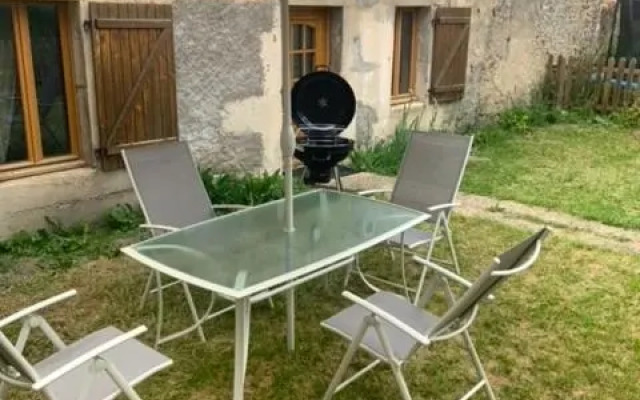 Petite maison lorraine avec cheminée et jardin