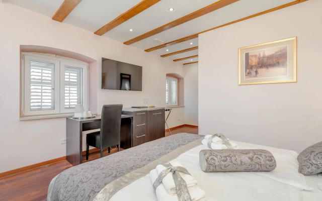 Palace Suites Heritage Hotel – Adults Only