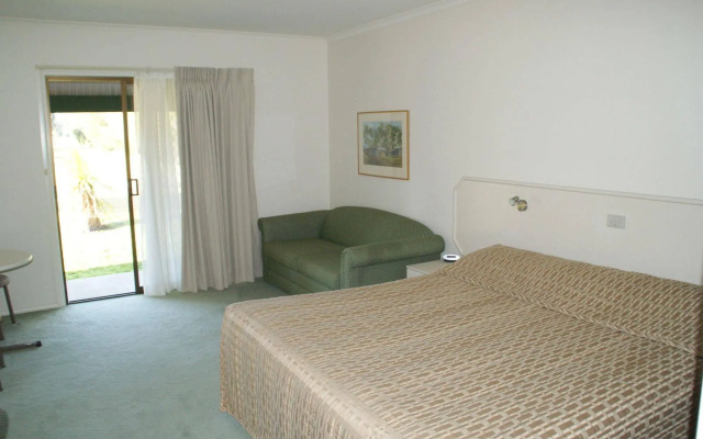Deniliquin Country Club Motor Inn