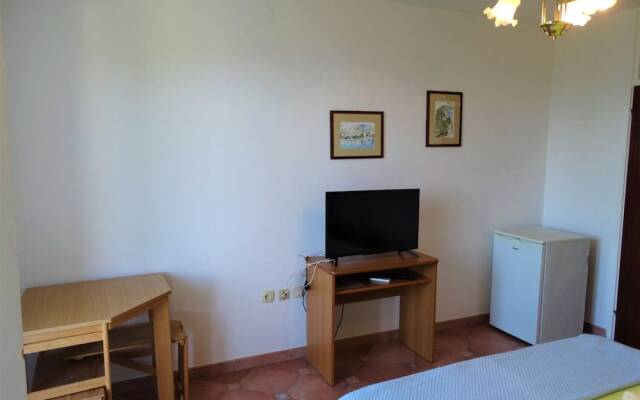 Oli - 20m From the Beach - 8 - R13