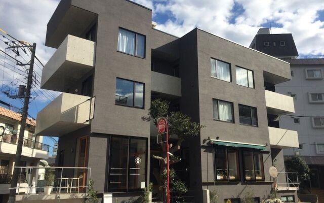 Treeside Hotel & Apartment