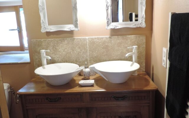 La chaumière et sa Roulotte