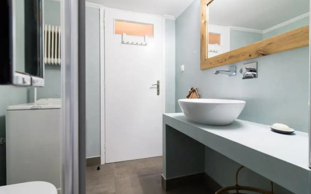 Modern - Vintage Apartment by Acropolis Museum