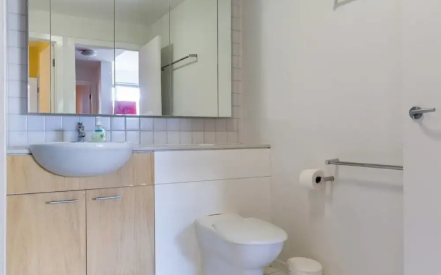 Mika, 2bdr Fitzroy pad With Secure Parking