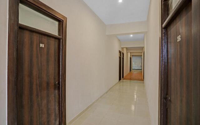 SPOT ON 82185 Noida House