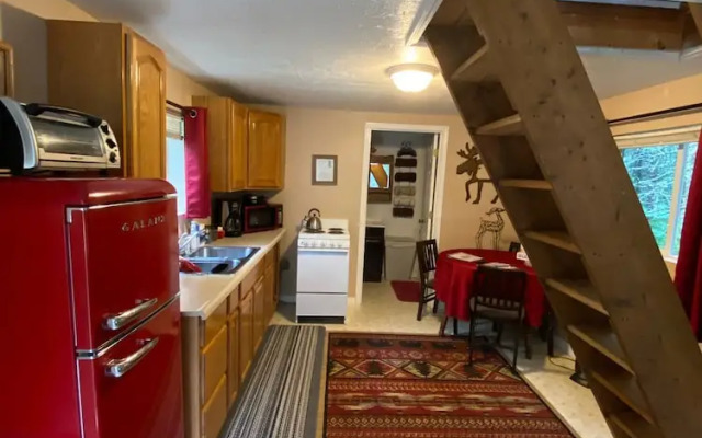 Nauti Otter Inn and Yurt Village